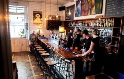The bar at Azzurro